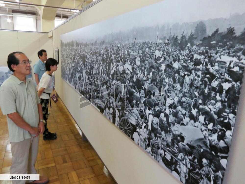 Panoramic photo shows evacuees of Great Kanto Earthquake