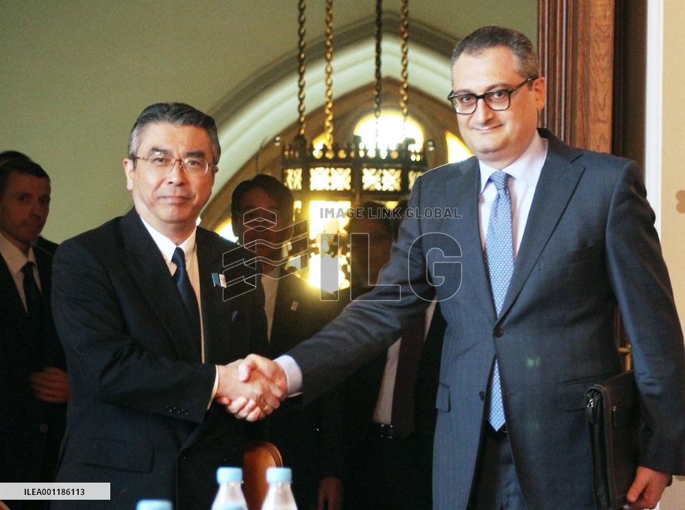 Japan, Russia hold talks on disputed islets