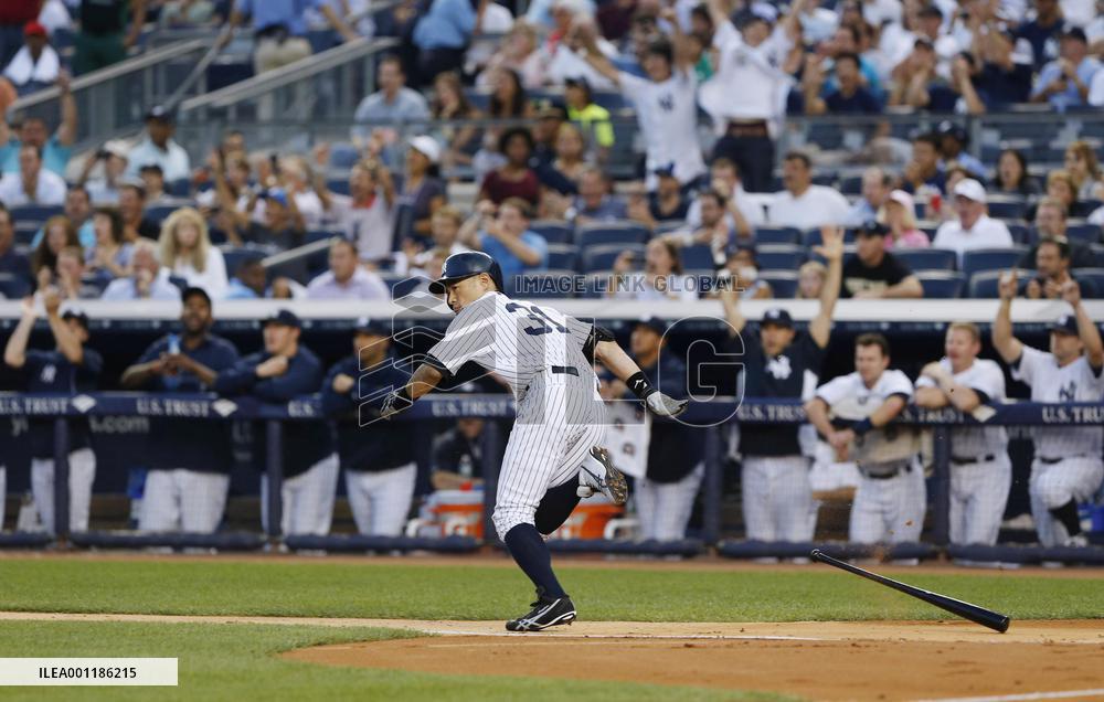 Ichiro reaches 4,000 career hits