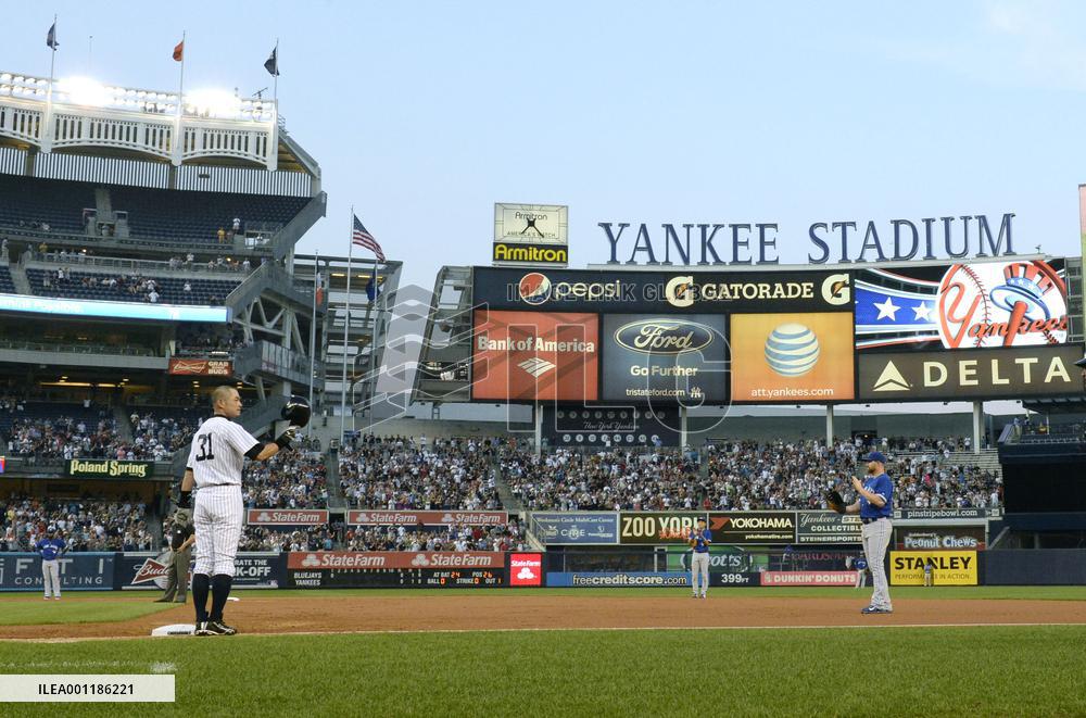 Ichiro reaches 4,000 career hits