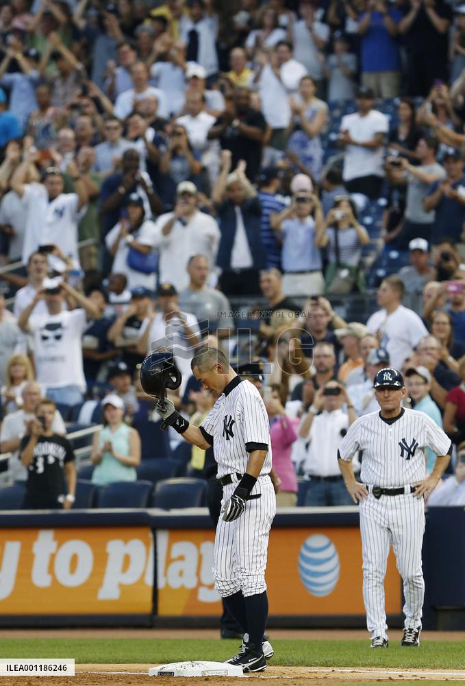 Ichiro reaches 4,000 career hits