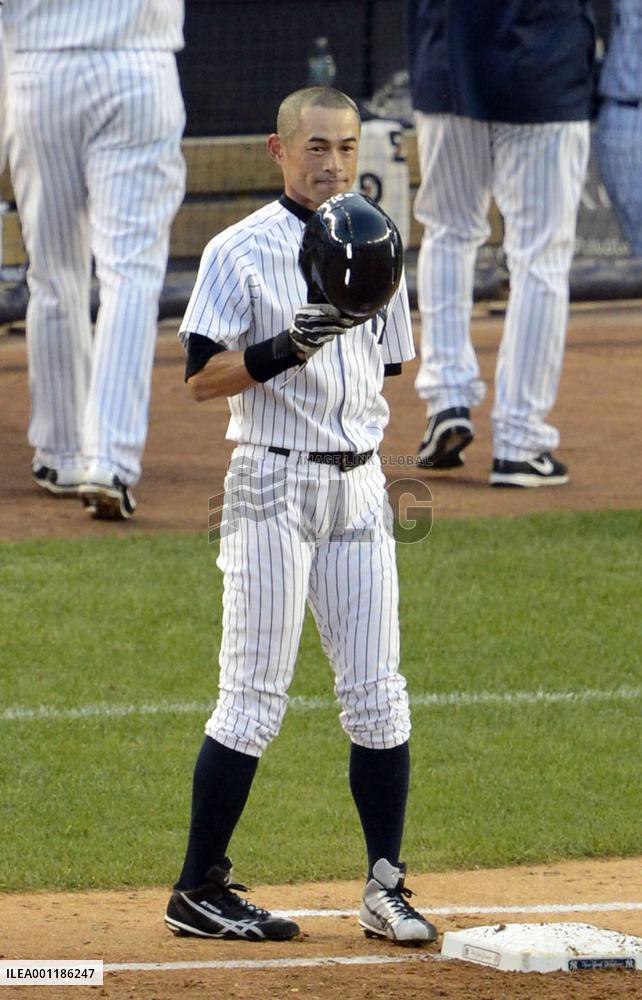 Ichiro reaches 4,000 career hits