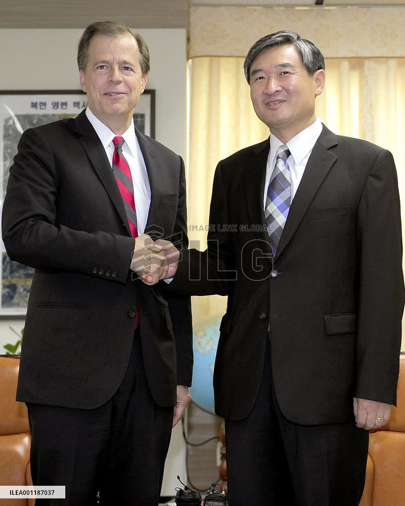 U.S. envoy Davies in S. Korea