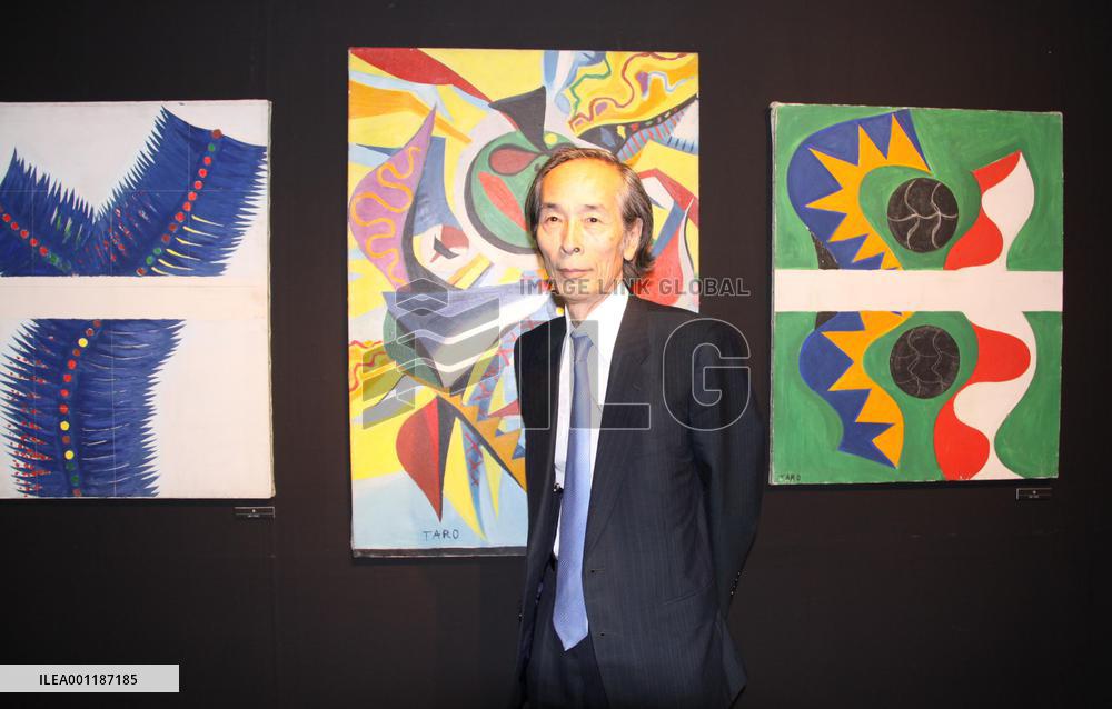 Restorer brings over 10,000 paintings back to life