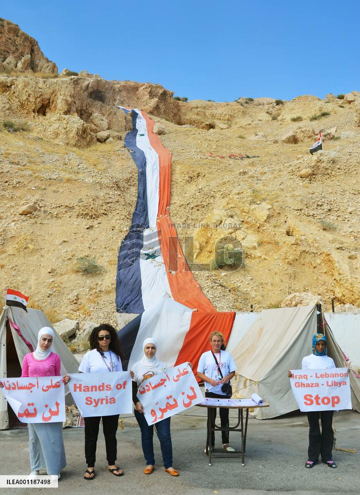 Human shields in Damascus