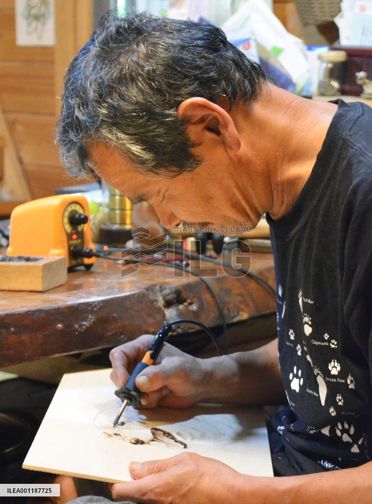 Pyrography artist Hamada make 3 dreams come true