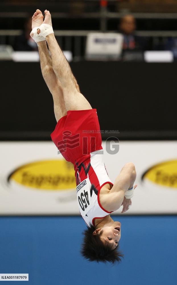 Uchimura wins 4th straight all-around world title