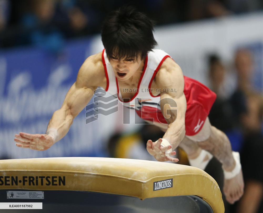 Uchimura wins 4th straight all-around world title