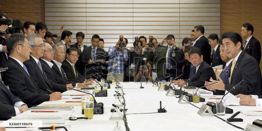 Japan gov't, business leaders meet