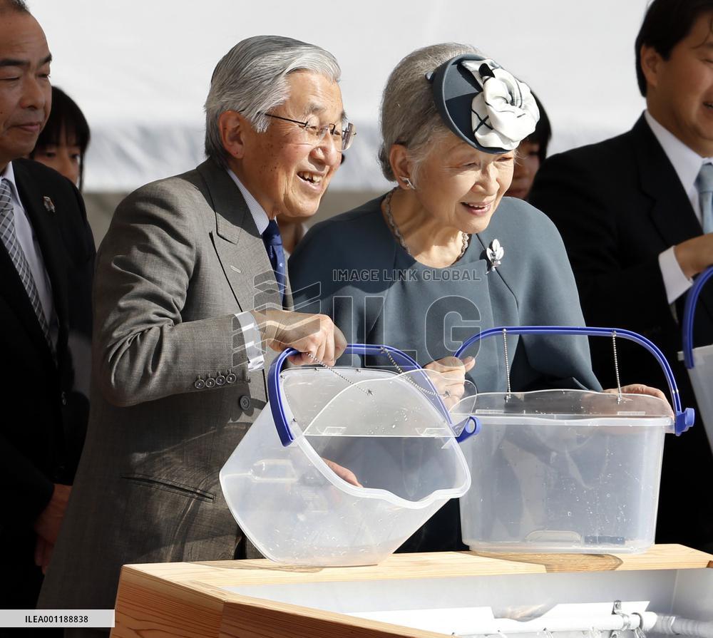 Emperor, empress visit Minamata city