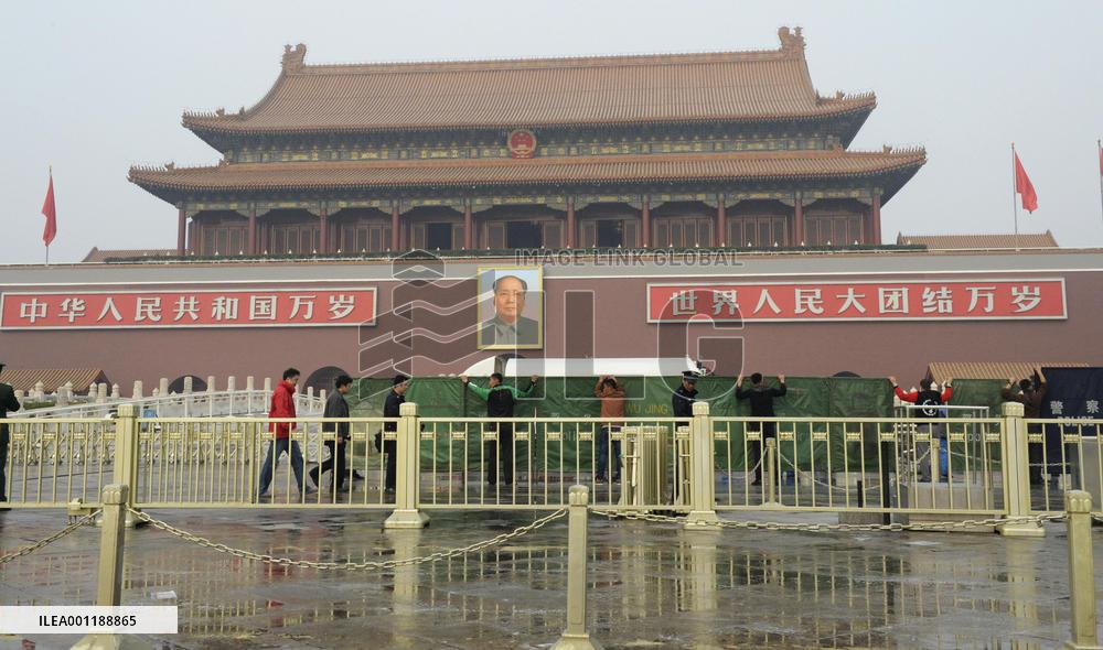 Vehicle plows into crowd at Tiananmen Square