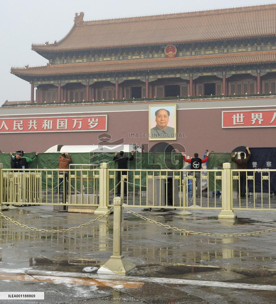 Vehicle plows into crowd at Tiananmen Square