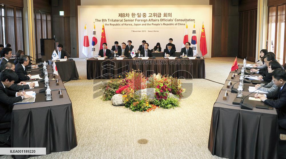 Japan, China, S. Korea hold talks