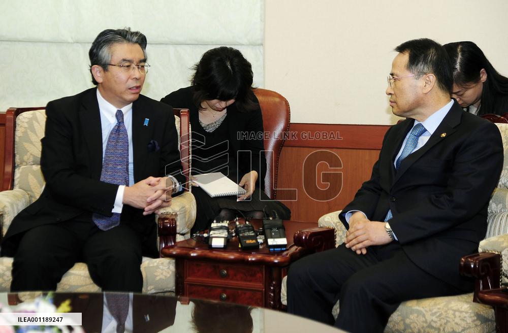 Japan-S. Korea meeting