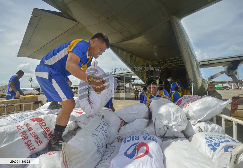 Typhoon hits Philippines