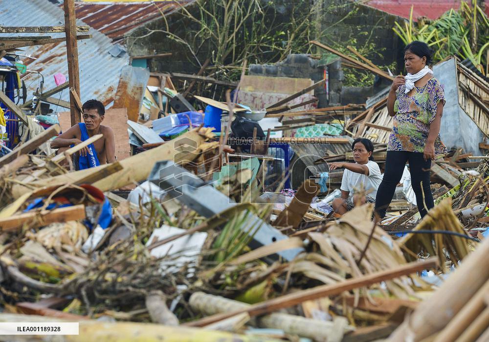 Typhoon hits Philippines
