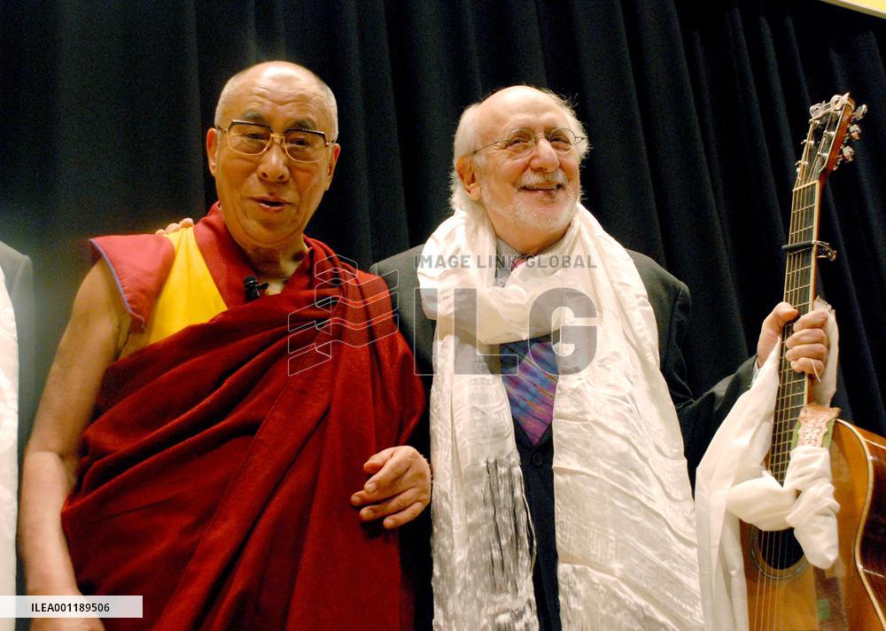 Dalai Lama, musician Yarrow