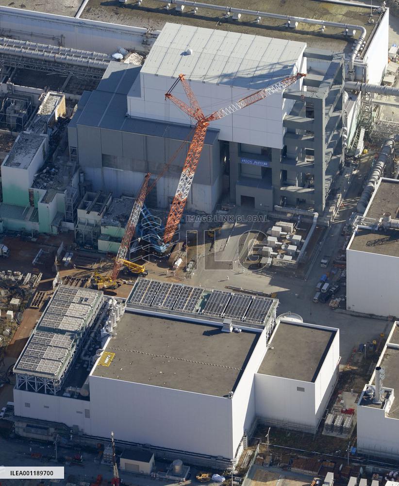 TEPCO transfers fuel rods