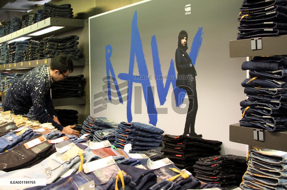 Japan opens doors for "jeans sommeliers"