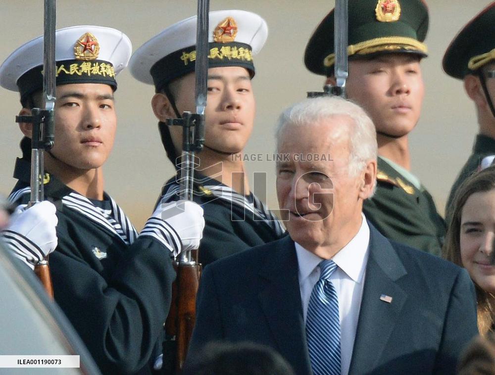 Biden arrives in Beijing