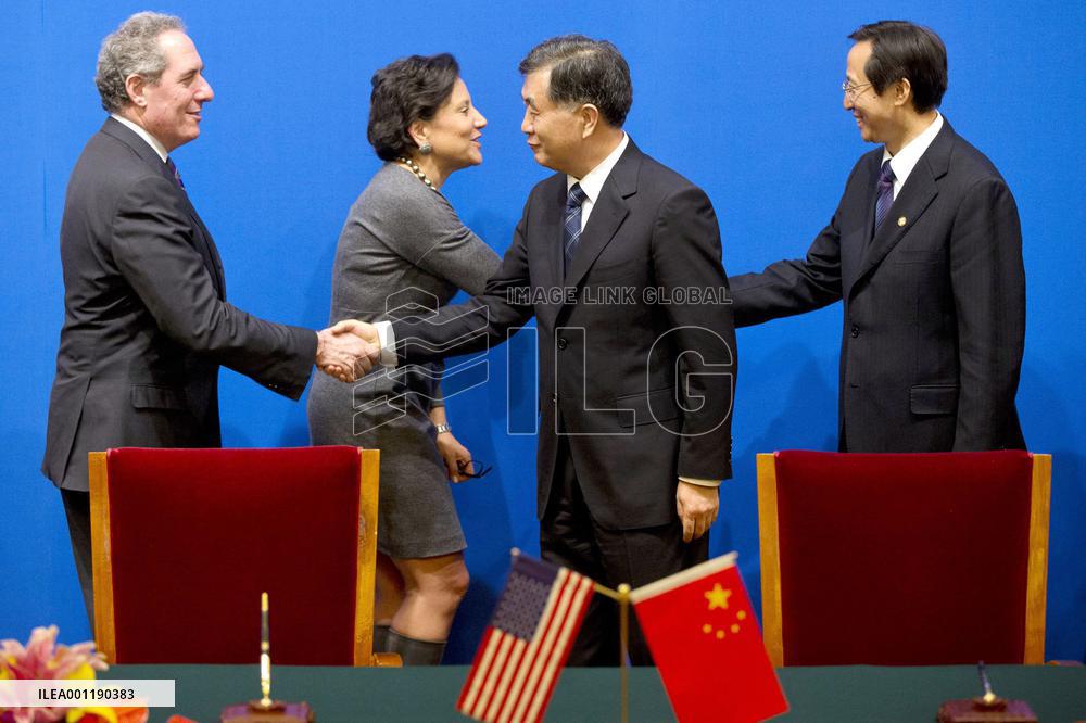 China, U.S. hold bilateral commerce, trade talks