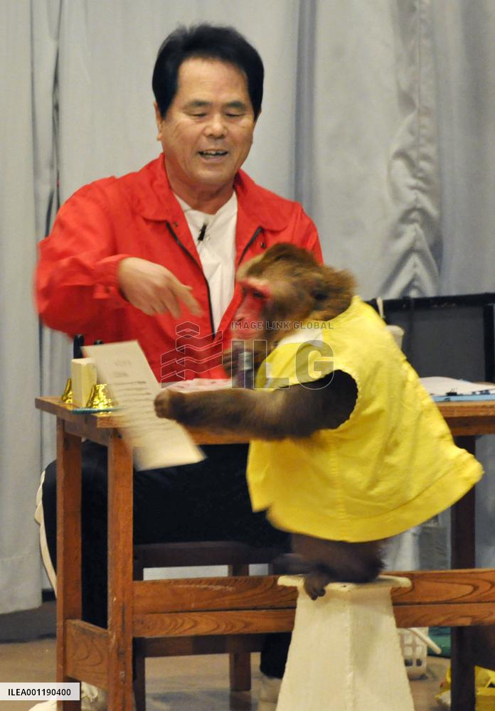 Graduation ceremony held for popular monkey group in Nikko