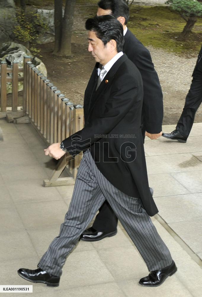 PM Abe visits Yasukuni Shrine