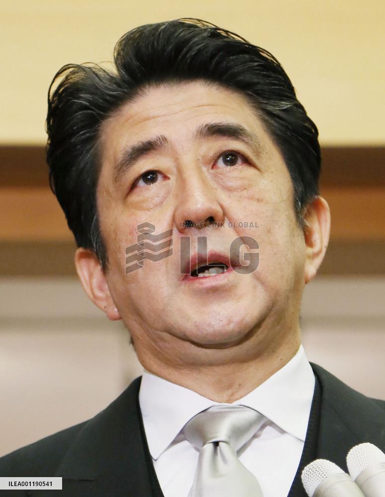 PM Abe visits Yasukuni Shrine