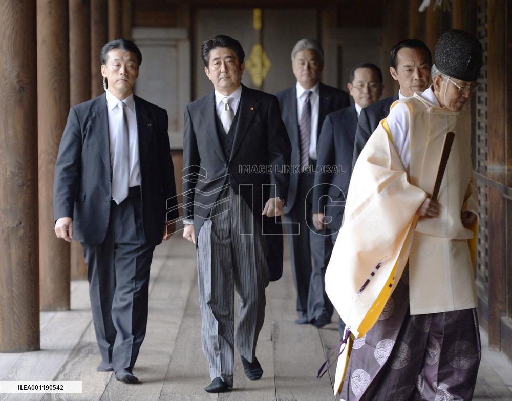 PM Abe visits Yasukuni Shrine