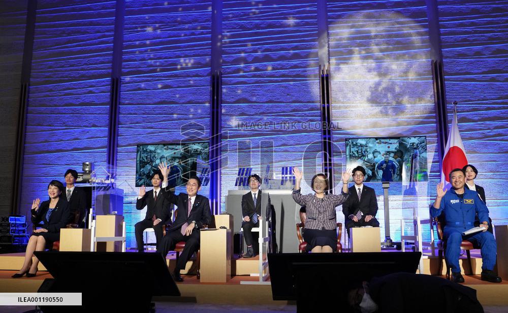 Japan PM Kishida talks to astronaut Wakata