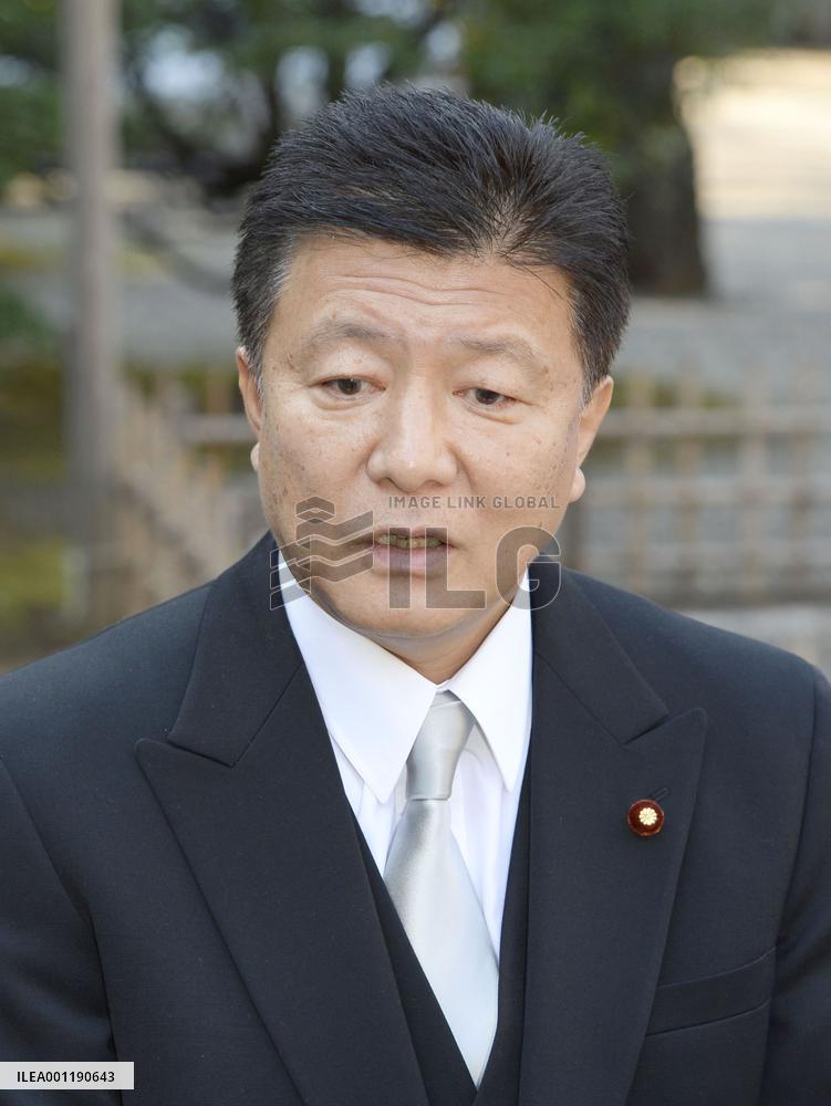Japan minister visits Yasukuni