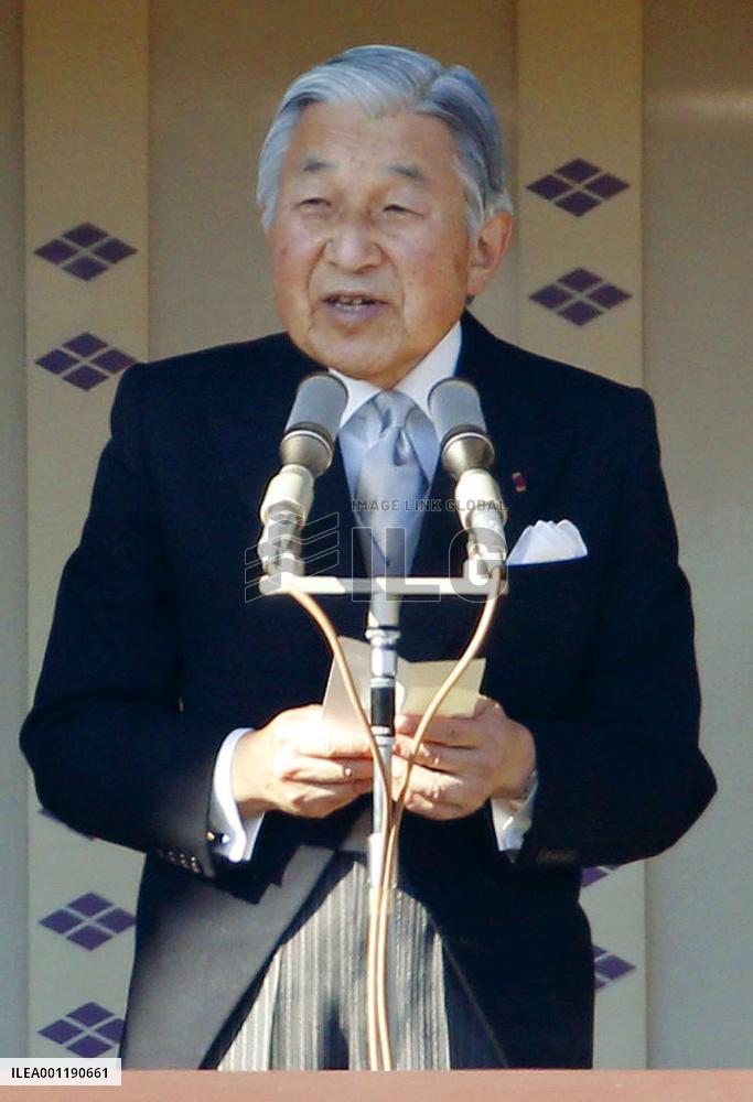 Emperor offers New Year's greetings