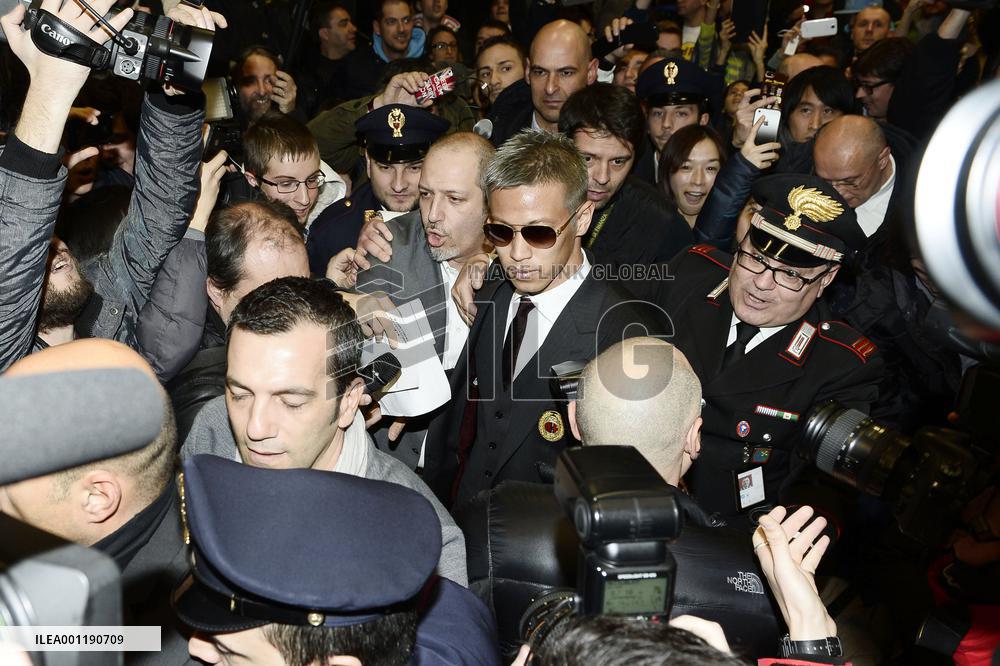 Honda arrives in Italy to join AC Milan