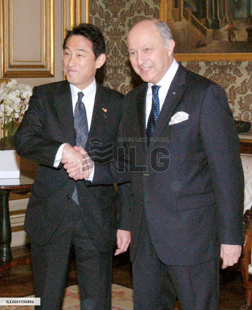 Japan minister in France
