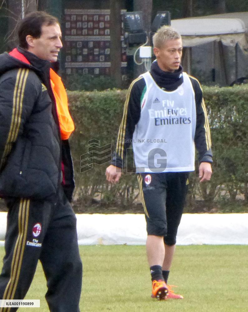 AC Milan's Honda joins practice