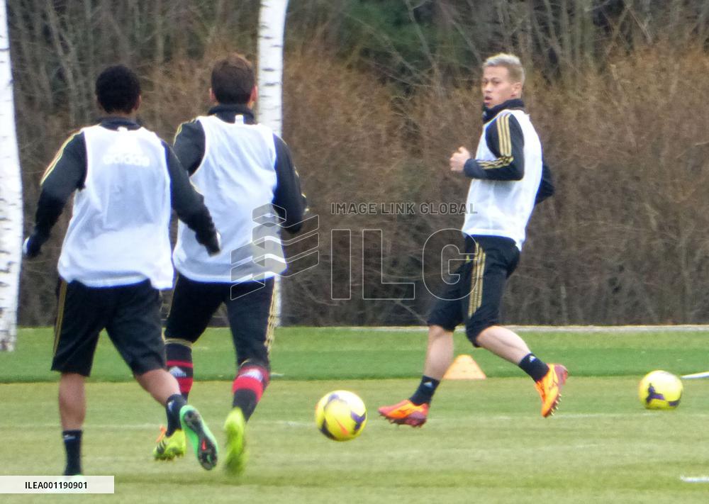 AC Milan's Honda joins practice