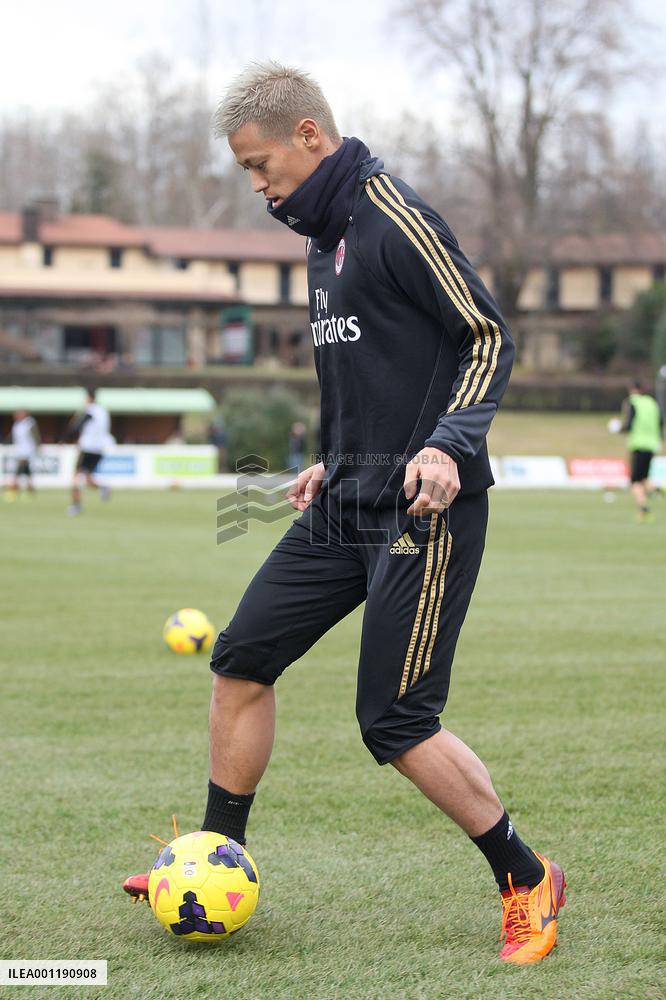 AC Milan's Honda joins practice