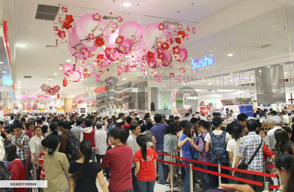Aeon opens shopping mall in Vietnam