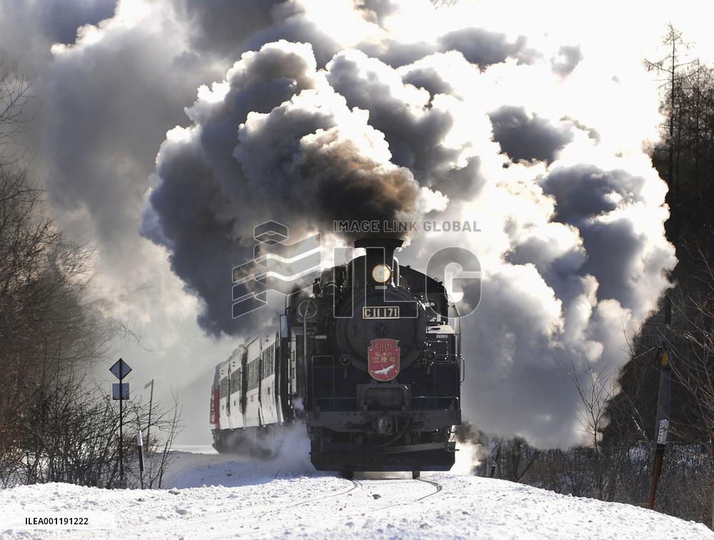 Steam locomotive runs through Kushiro Marsh in winter