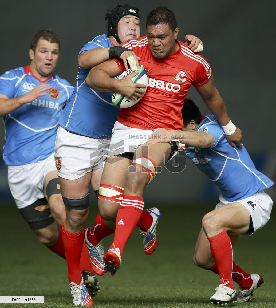 Japan Rugby Top League team Kobelco's Mapakaitolo surges forward