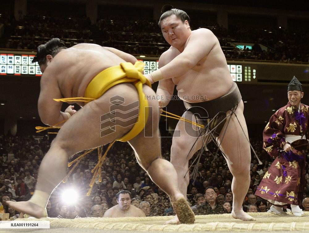 New Year sumo