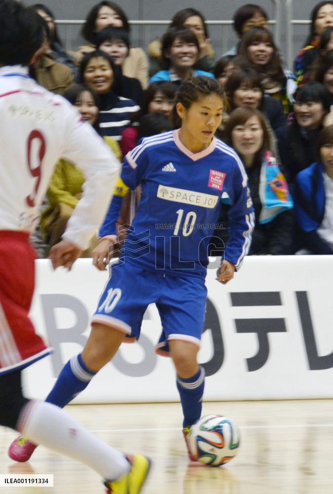 Soccer's Sawa plays at charity futsal match
