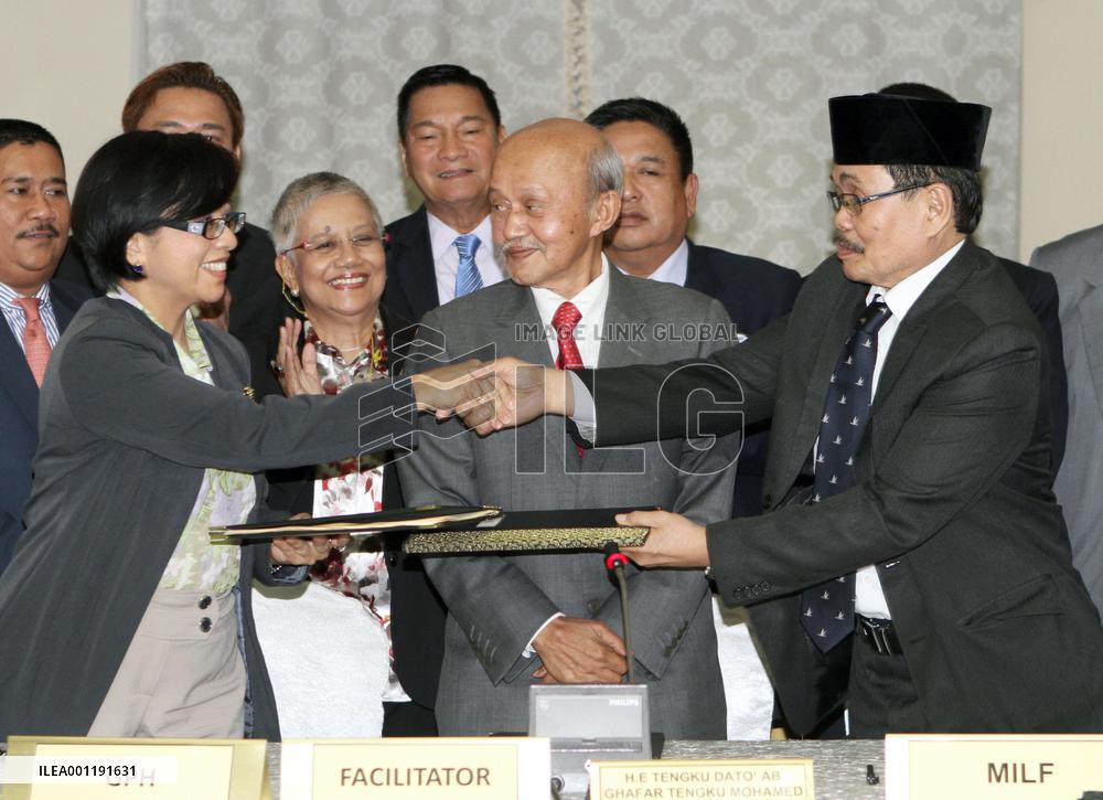 Mindanao rebels agree to disarm, paving way for peace deal with gov't