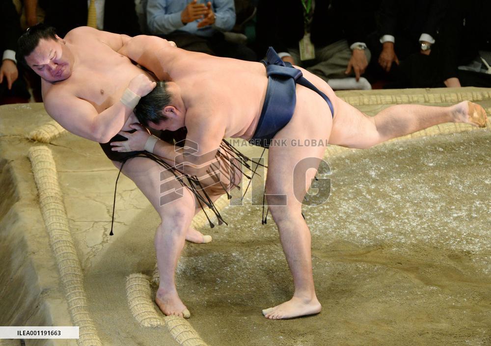 New Year sumo