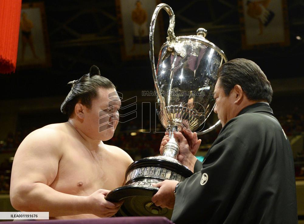 New Year sumo