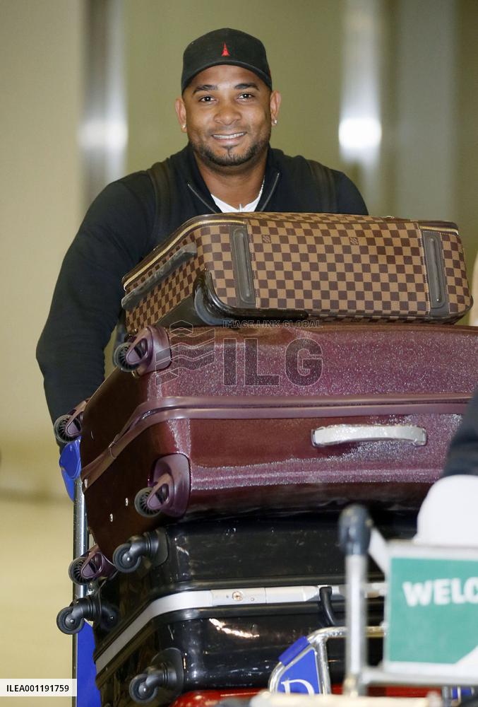 Balentien returns to Japan