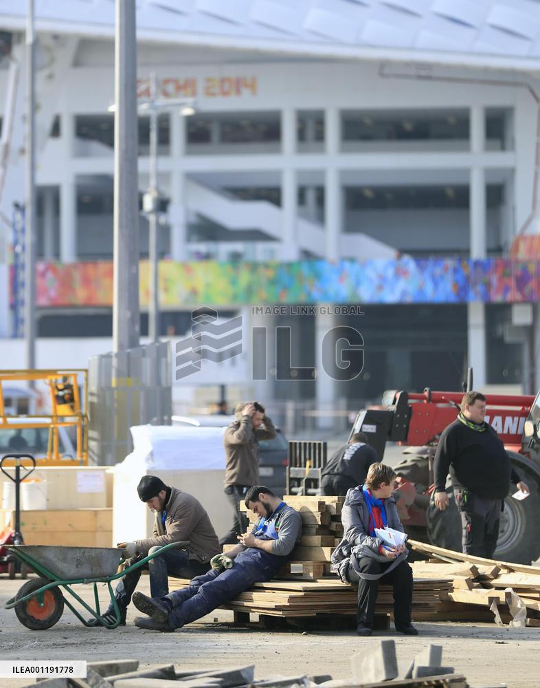 Countdown to Sochi Olympics: Workers take a break