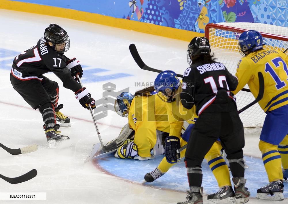 Hirano charges Sweden goal in women's ice hockey at Sochi