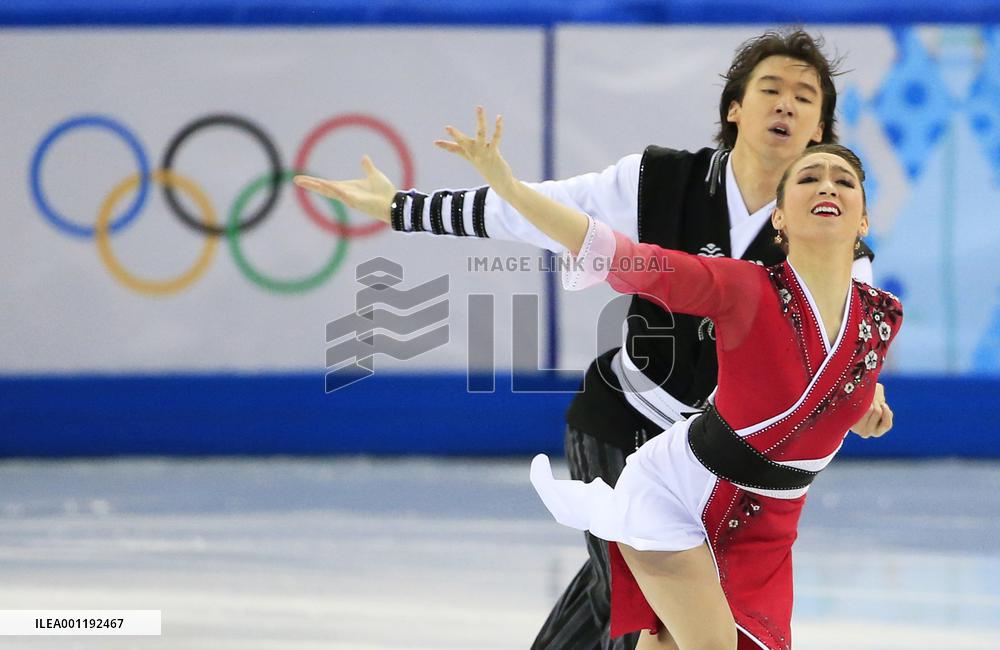 Japan's Reed duo perform in pairs free skating of team event