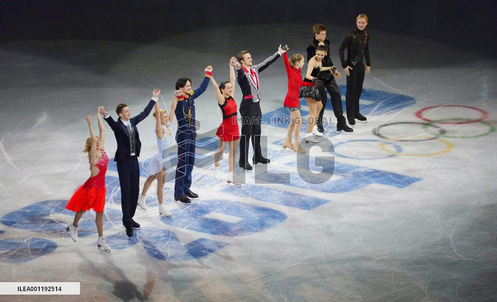 Russia wins figure skating team event